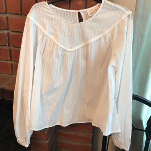 Medium length white top.